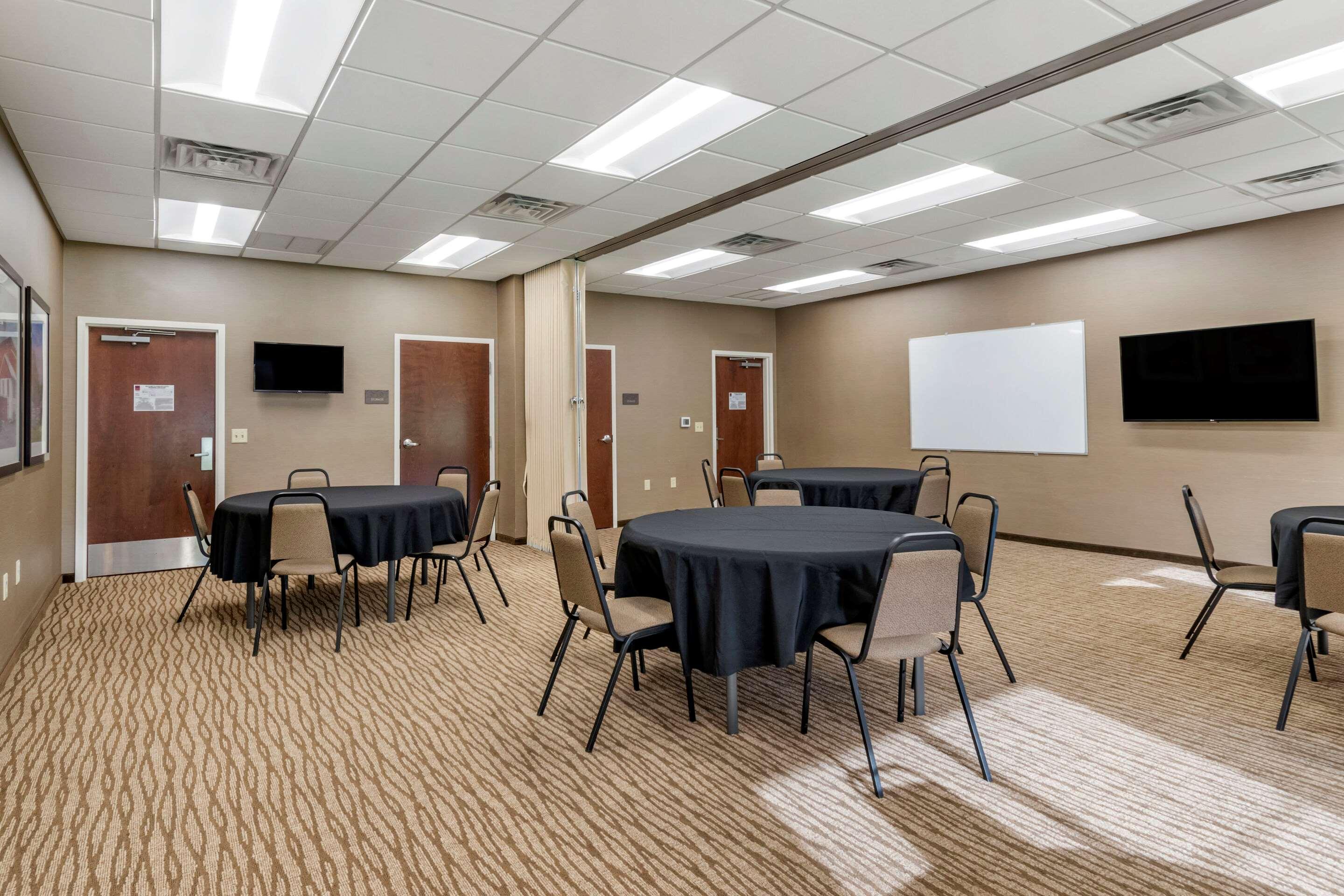 Comfort Suites Manheim - Lancaster Bagian luar foto
